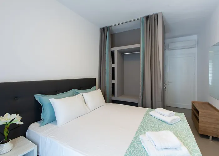 Saint Lucas Aparthotel 3*